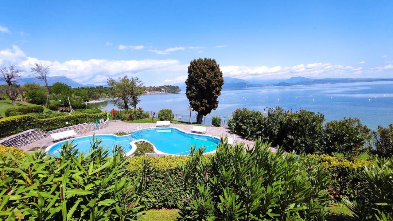 Front Lake Amazing View Manerba del Garda Eksteriør bilde