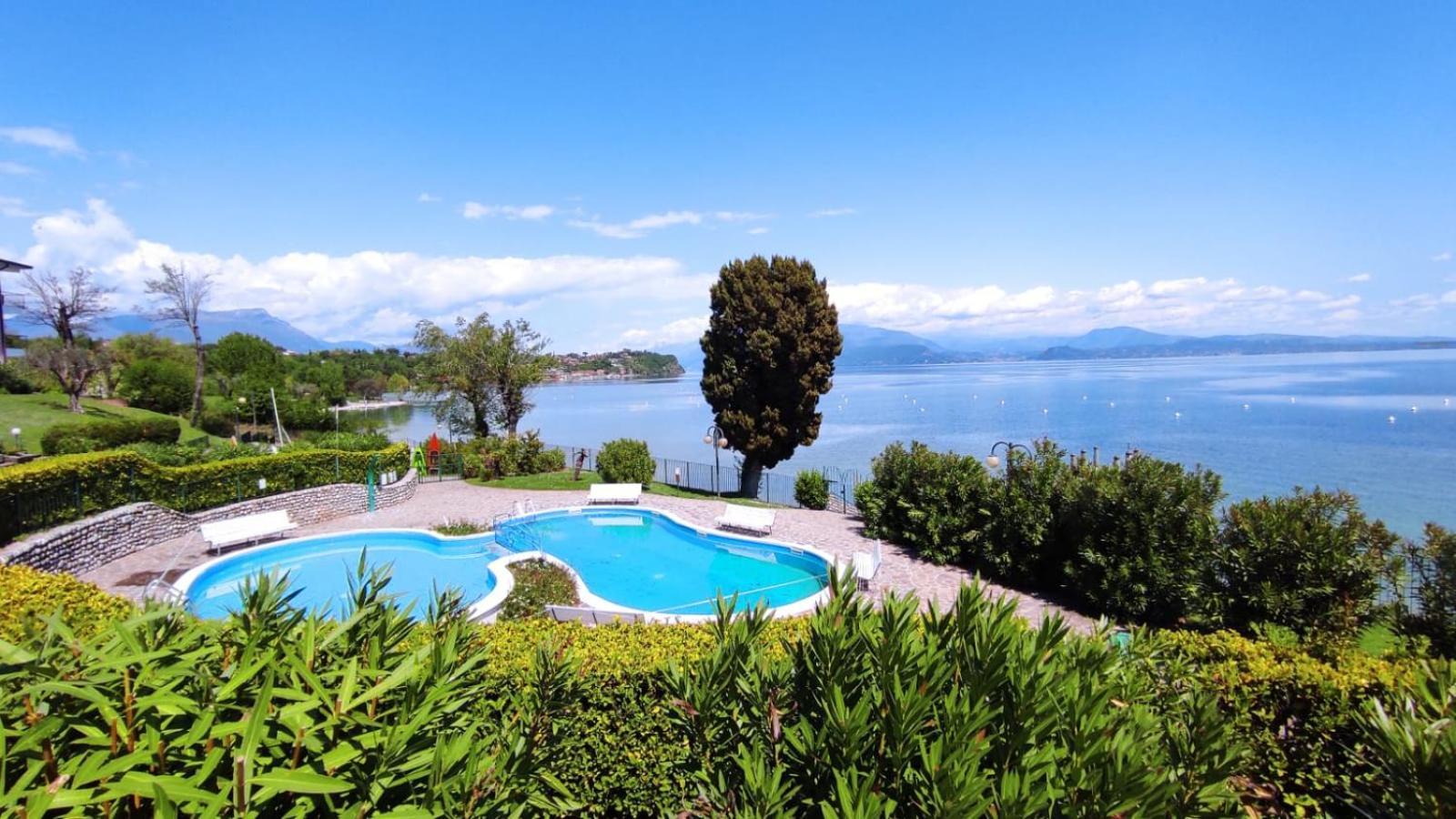 Front Lake Amazing View Manerba del Garda Eksteriør bilde