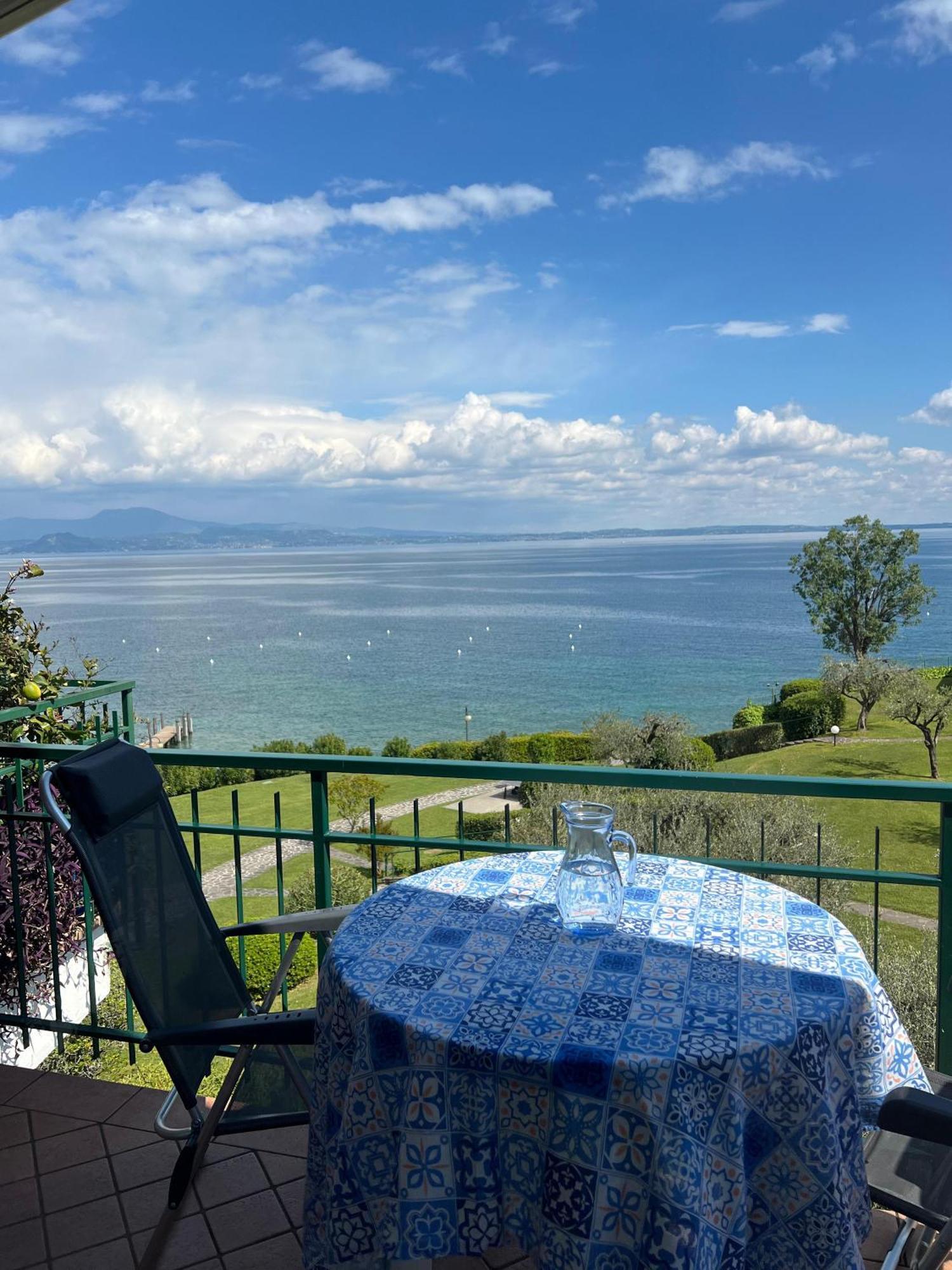 Front Lake Amazing View Manerba del Garda Eksteriør bilde