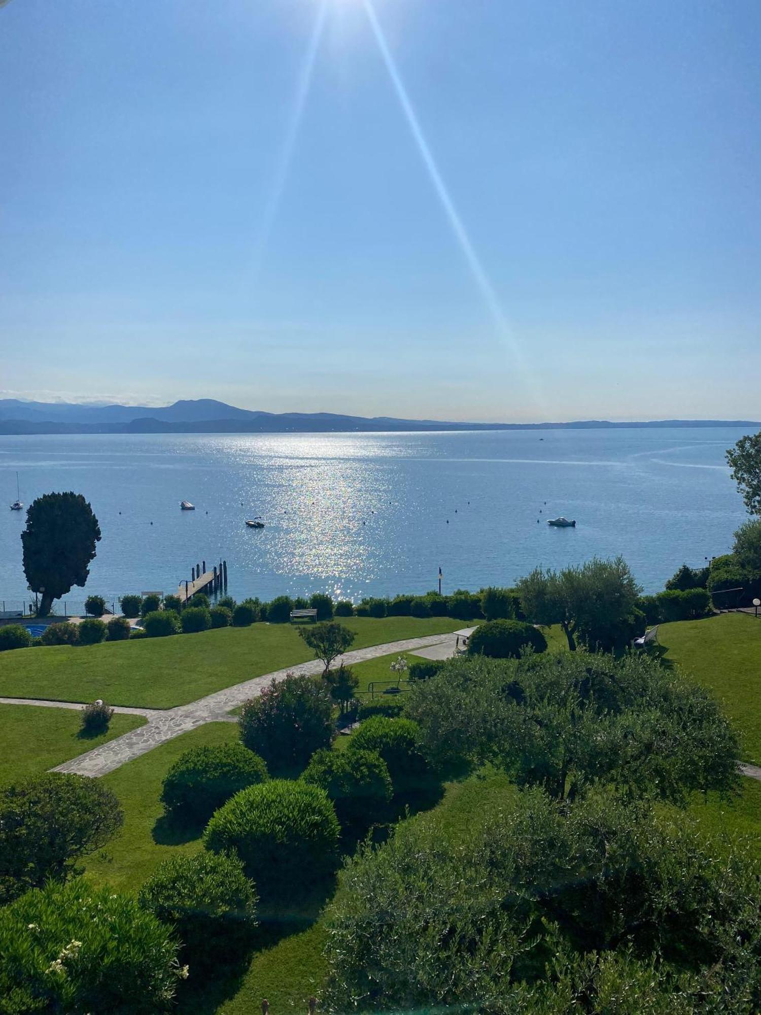 Front Lake Amazing View Manerba del Garda Eksteriør bilde